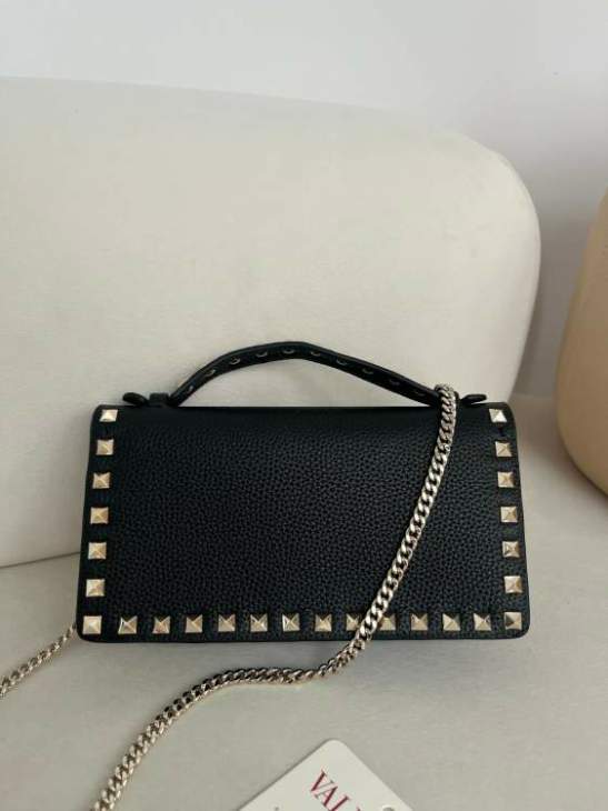 Picture of Valentino Handbags _SKUfw224596946fw